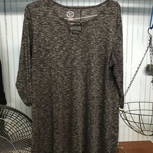 Grey heather shirt with keyhole detail